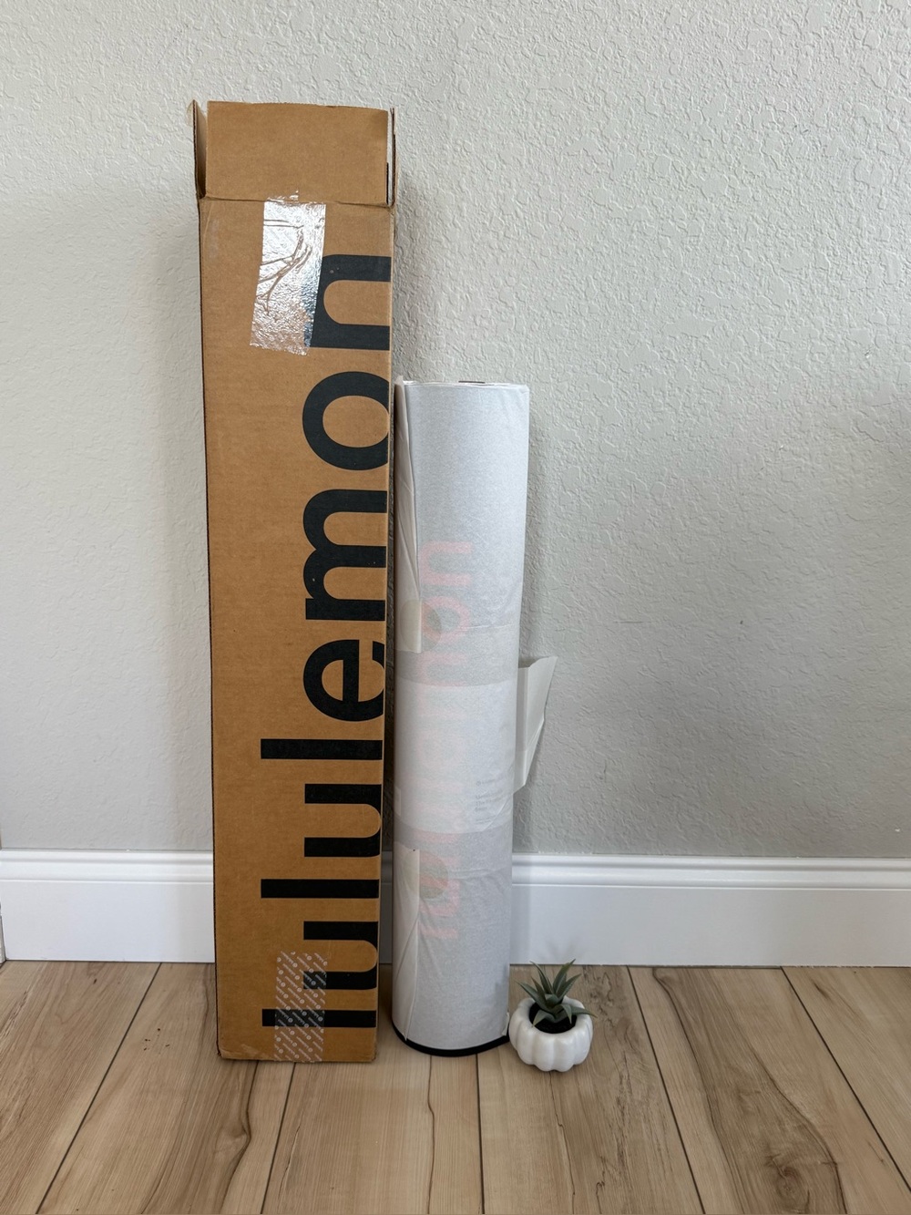 Lululemon The reversible yoga mat 5mm NIB membership edition black red wordmark - Picture 4 of 8